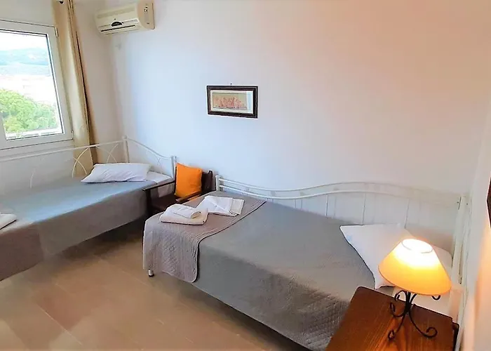 Mondo Cosseri Акрата